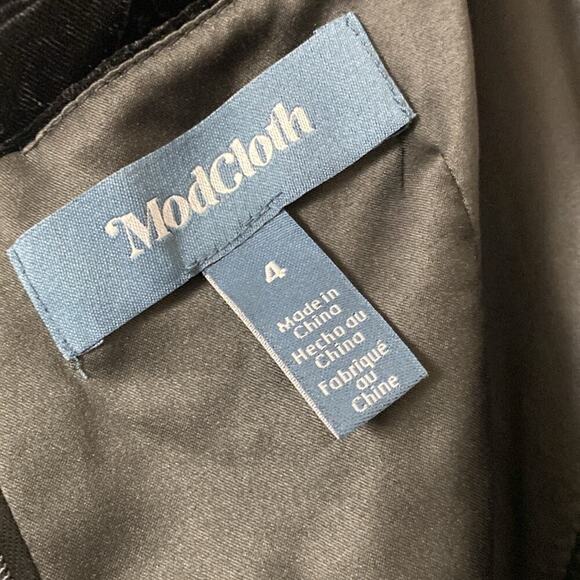 ModCloth Dress Crushed Black Velvet Babydoll Mini with Bow Twist Back Size 4 - Picture 10 of 13